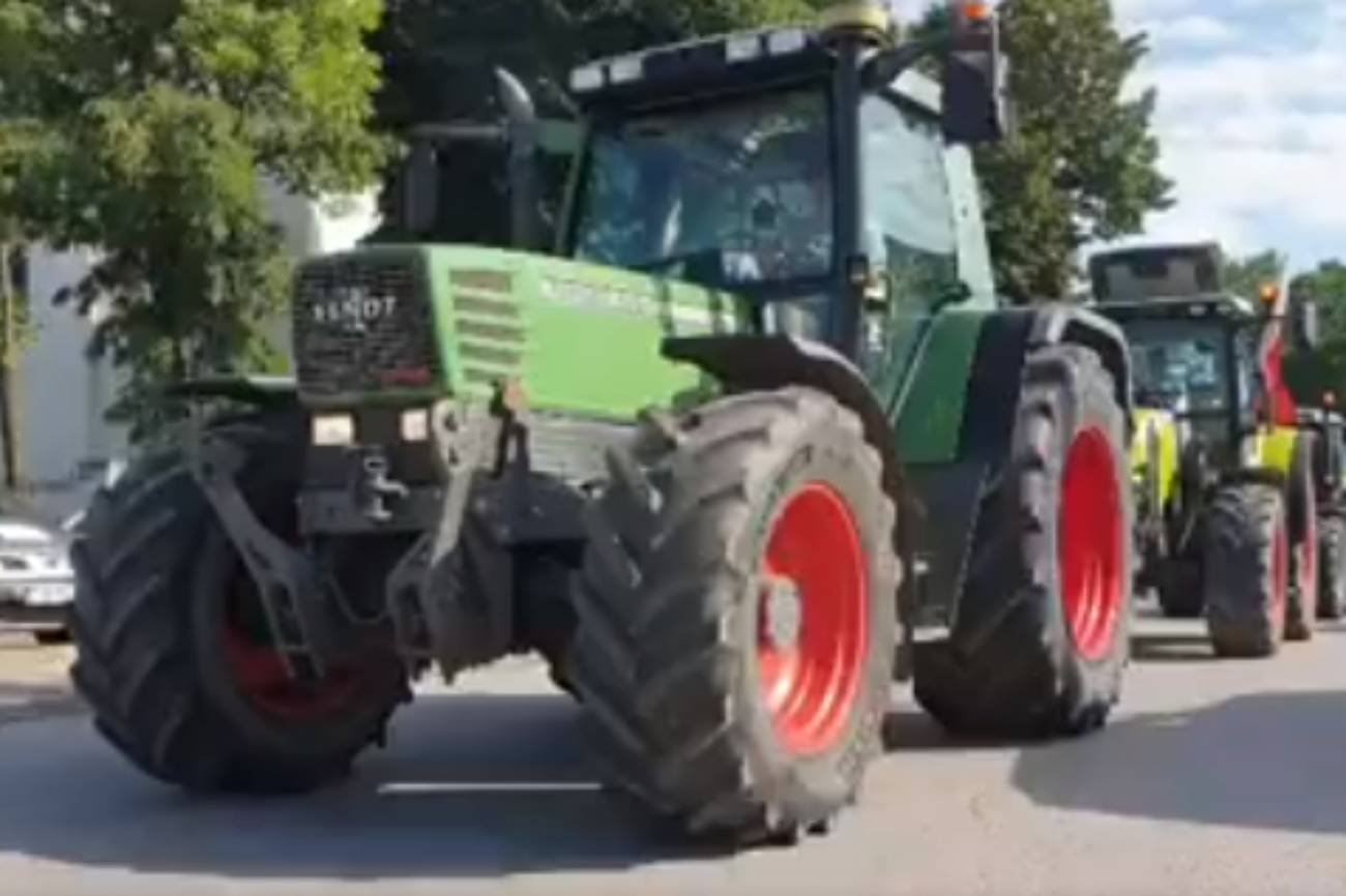 We wtorek rano rolnicy zrzeszeni w Agrounii zablokowali drogę krajową nr 12 w pobliżu Piotrkowa Trybunalskiego