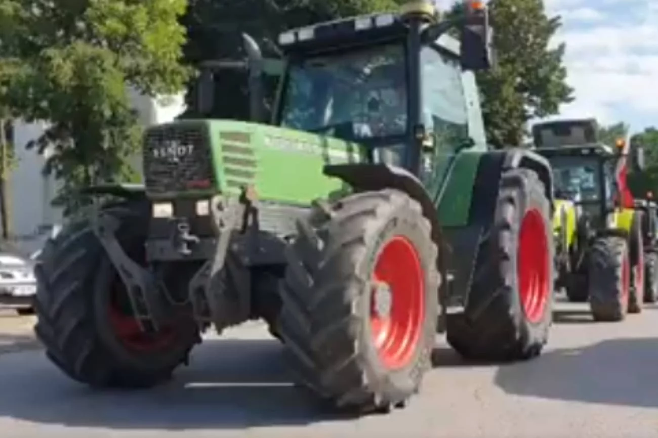 We wtorek rano rolnicy zrzeszeni w Agrounii zablokowali drogę krajową nr 12 w pobliżu Piotrkowa Trybunalskiego