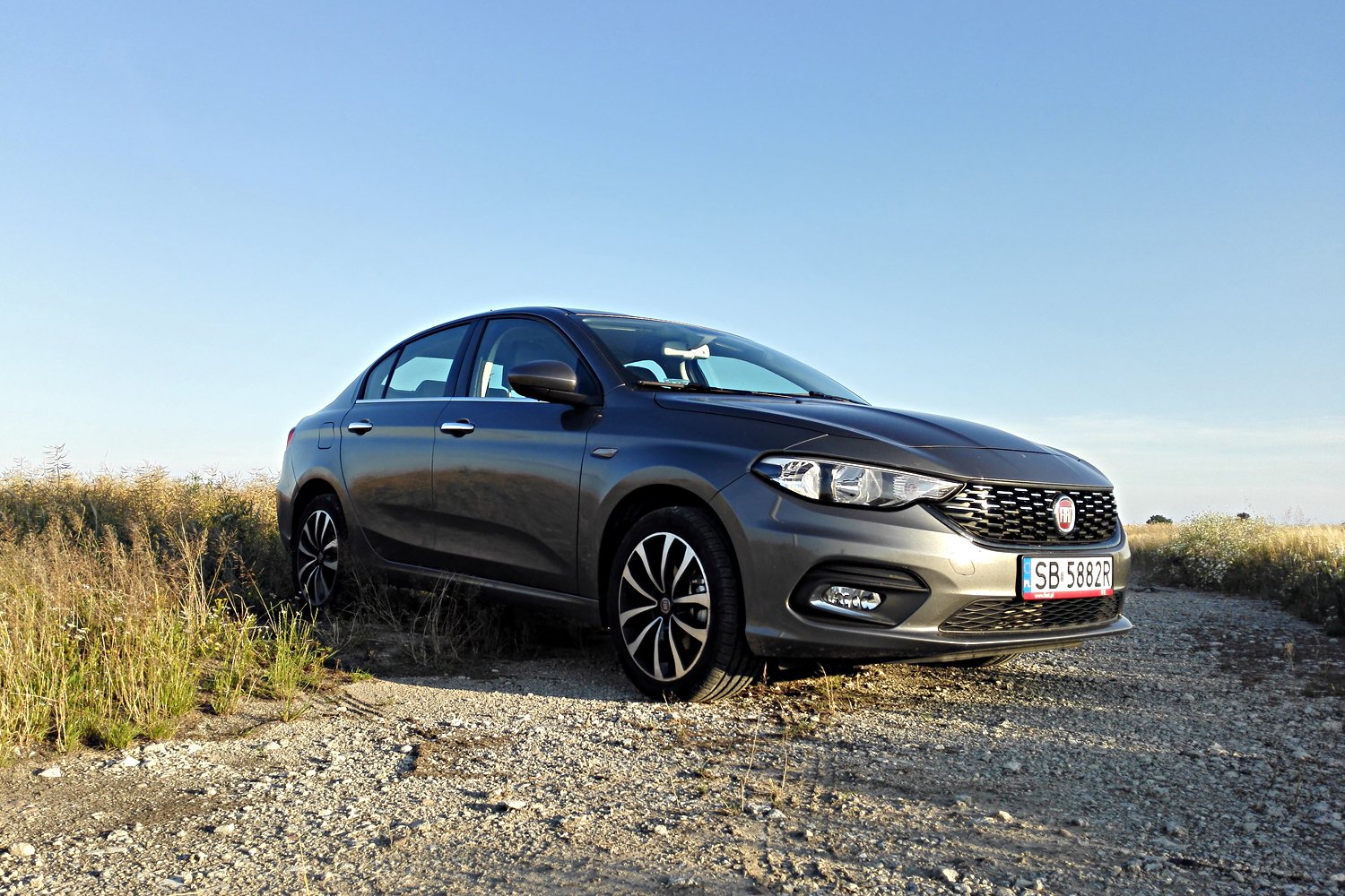 Fiat Tipo - ładny, tani, ale w środku trochę zbyt plastikowy.