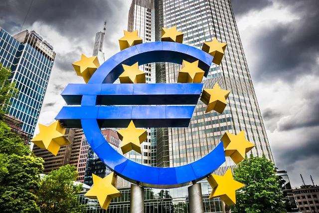 Polska powinna spieszyć się do strefy euro?