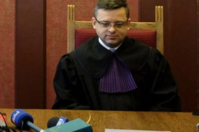 Arkadiusz Cichocki, prezes Sądu Okręgowego w Gliwicach, był piewcą dobrej zmiany w sądownictwie. Złożył dymisję po tym, jak prawicowa internautka opublikowała nagie zdjęcie mężczyzny z członkiem na wierzchu.