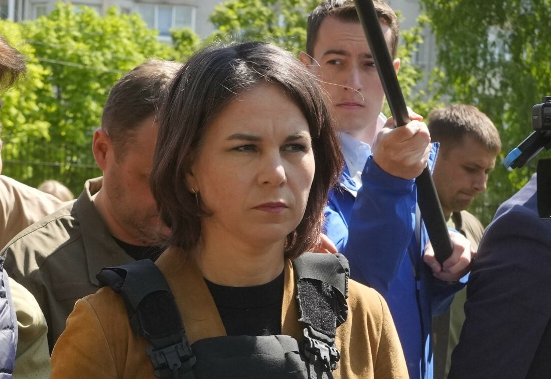 Szefowa MSZ Niemiec odwiedziła Buczę i Kijów.