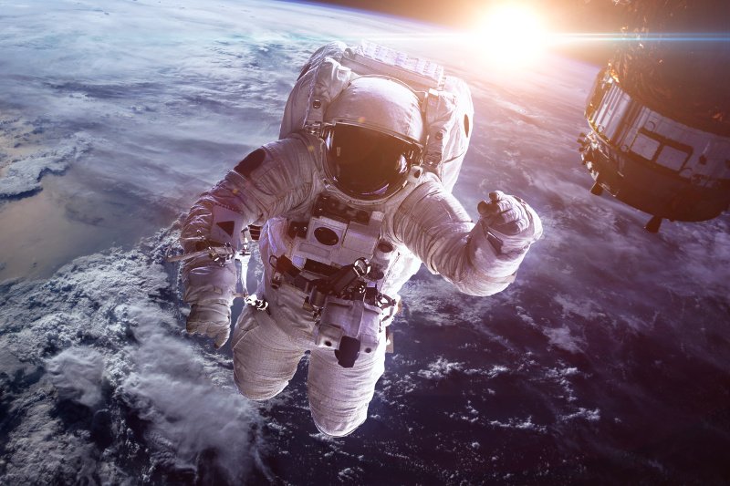 "Ponad niebem" to autobiografia niezwykłego Amerykanina polskiego pochodzenia