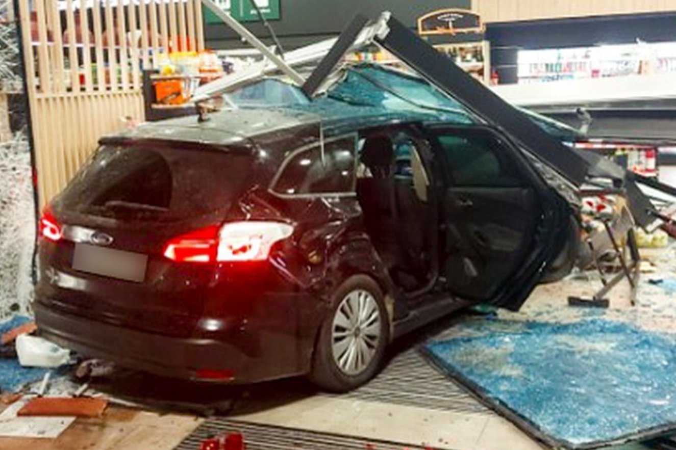 36-latek wjechał autem do sklepu na stacji paliw w Sękowicach.