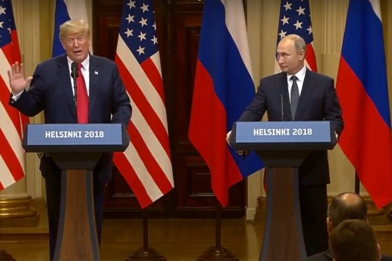 Spotkanie prezydenta USA Donalda Trumpa i prezydenta Rosji Władimira Putina w Helsinkach było "orgią" kłamstw i manipulacji.