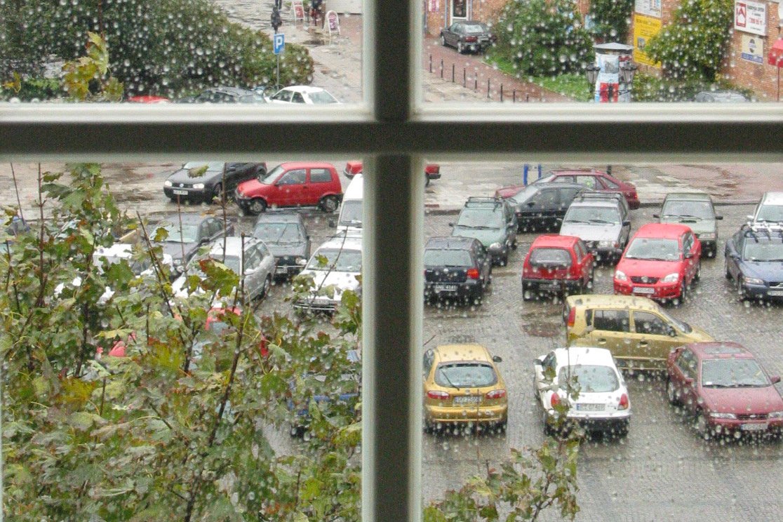 Jesień bywa najpiękniejsza, zwłaszcza przez własne okno.