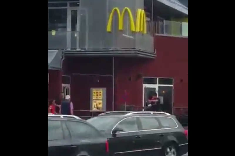 Strzelanina przed centrum handlowym w Monachium.