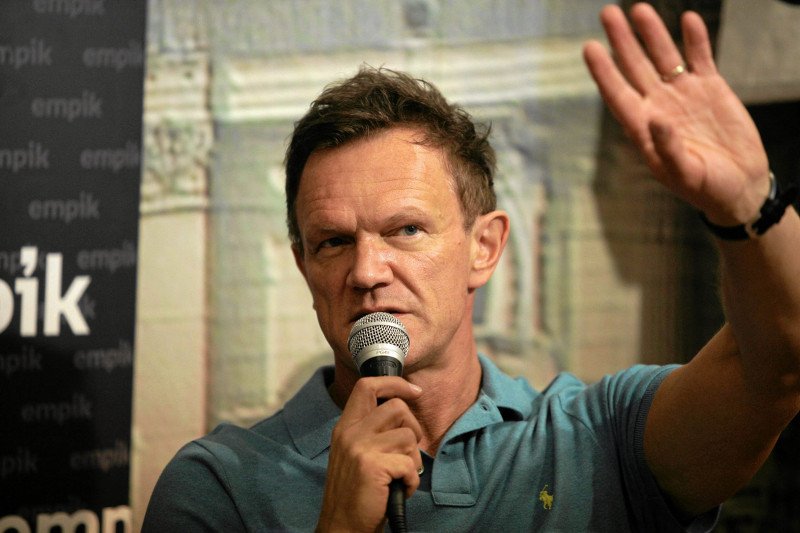 A podobno TVN zakazał mu wypowiedzi... Cezary Pazura o porno w teatrze: Kiedyś nie do pomyślenia