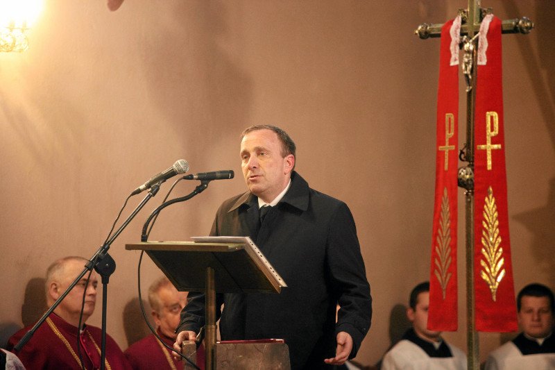 Schetyna ma ambitny plan znaleźć się z PO w centrum sceny politycznej.