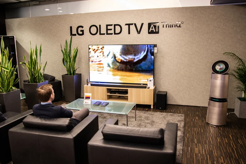 77-calowy LG OLED C8.