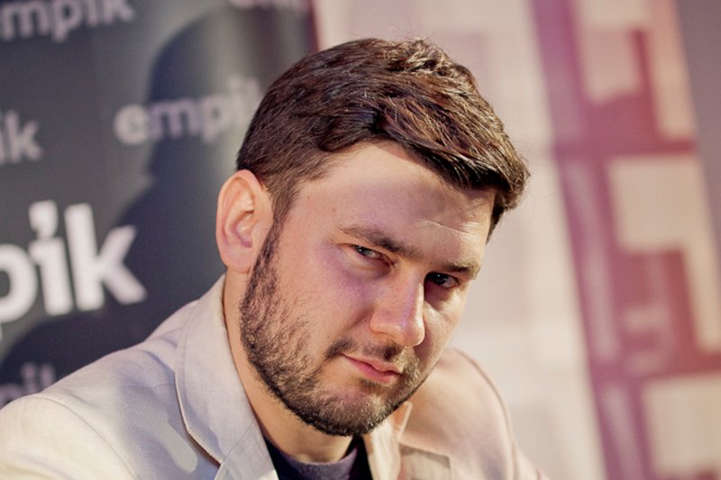 Rosjanie wierzą Putinowi - mówi pisarz Dmitrij Głuchowski