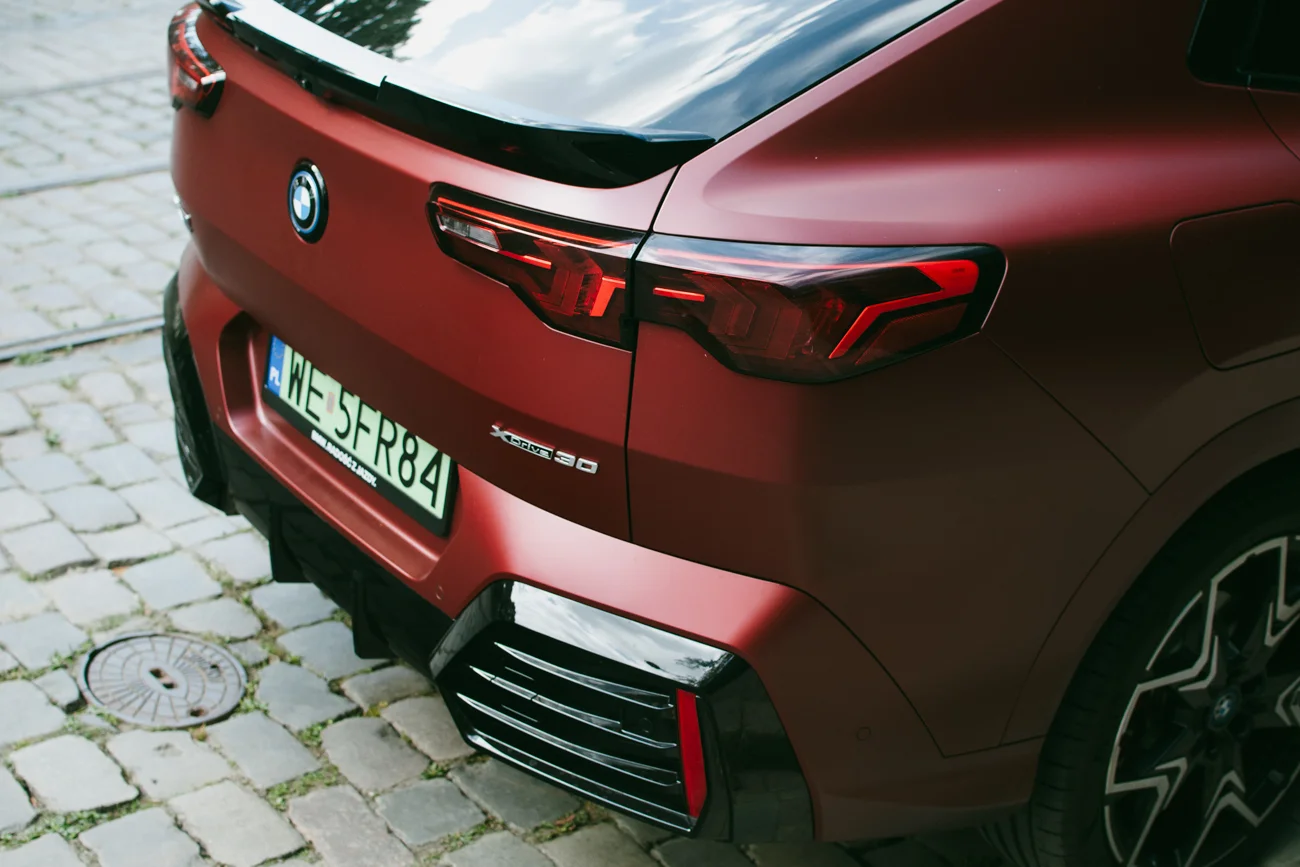 BMW iX2 xDrive30