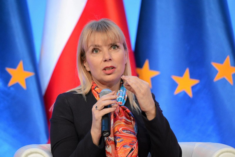 Elżbieta Bieńkowska fatalnie ocenia nasze relacje z Unią Europejską.