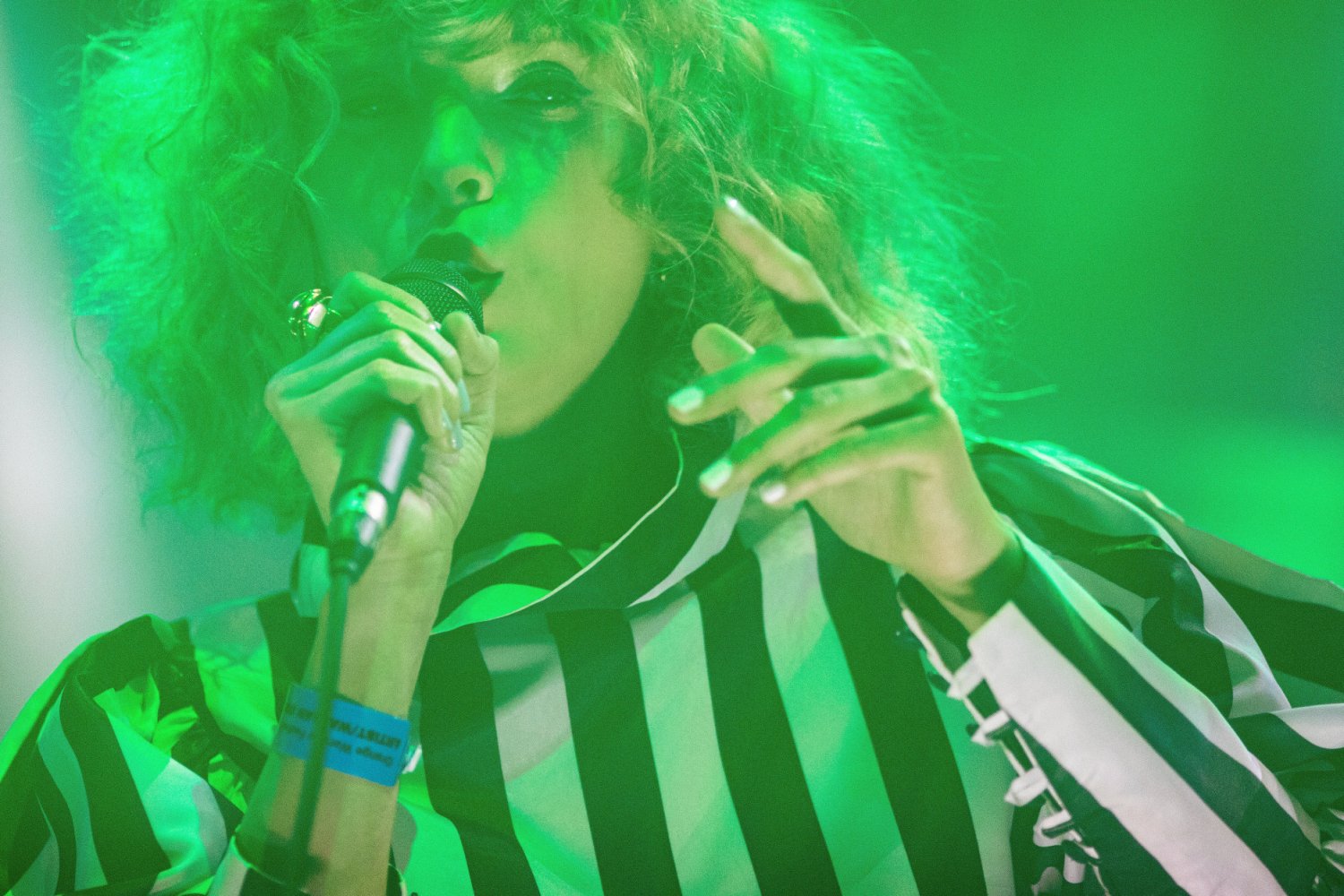 Mela Koteluk wydała na początku listopada swoją trzecią studyjną płytę pt.: "Migawka"