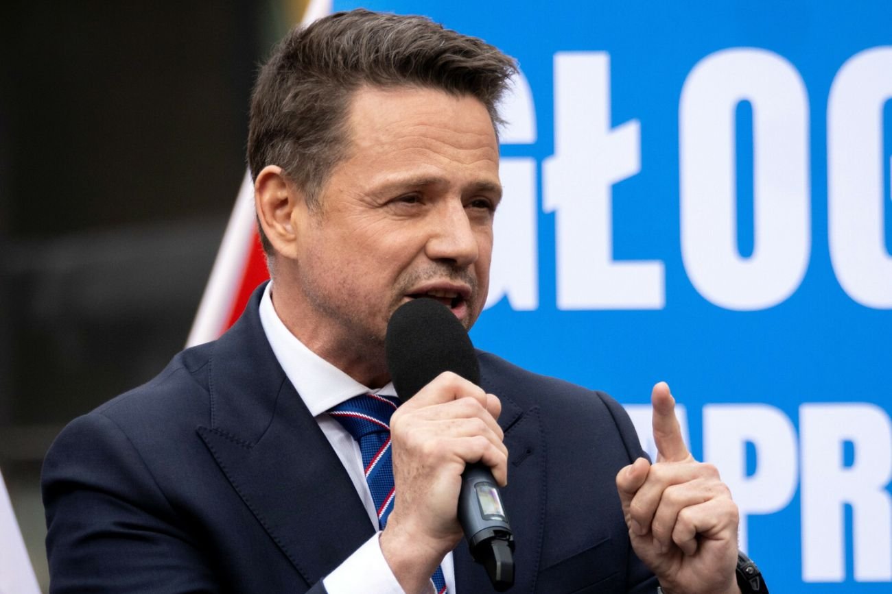 Trzaskowski odmówił debat w Republice. Polacy ocenili tę decyzję w sondażu.