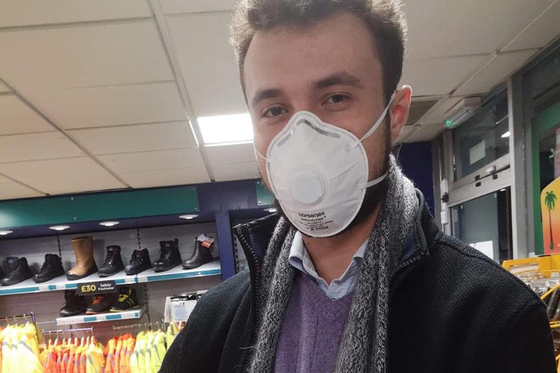 Michael Szydło zaangażował się w pomoc kierowcom, którzy utknęli w Dover.