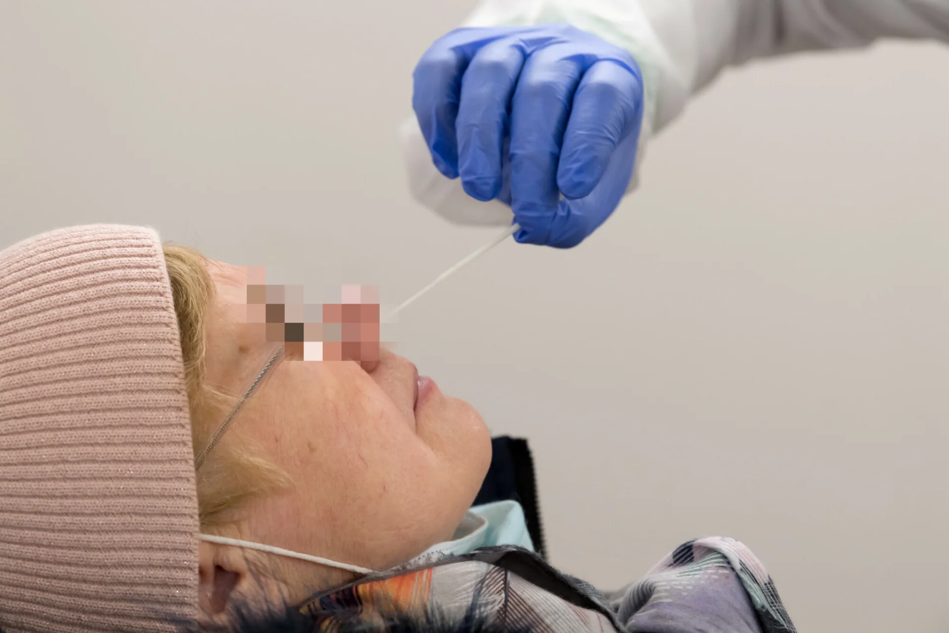 Ministerstwo łagodzi wymogi dla aptek, które chcą testować pacjentów w kierunku COVID-19. Ministerstwo łagodzi wymogi dla aptek, które chcą testować pacjentów w kierunku COVID-19.