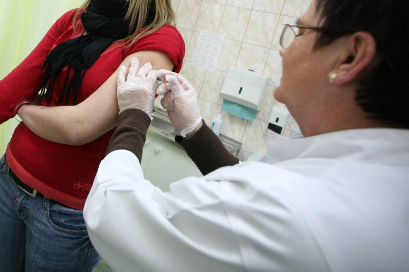 Szczepienia przeciwko HPV powinny być dostępne dla wszystkich dziewczynek w Polsce.