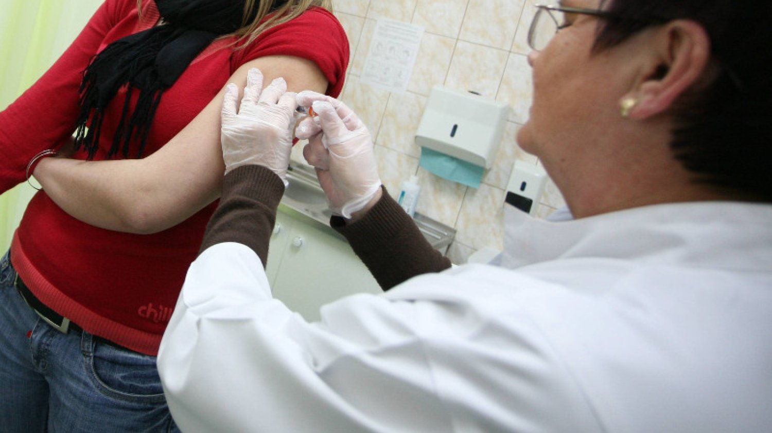 Szczepienia przeciwko HPV powinny być dostępne dla wszystkich dziewczynek w Polsce.