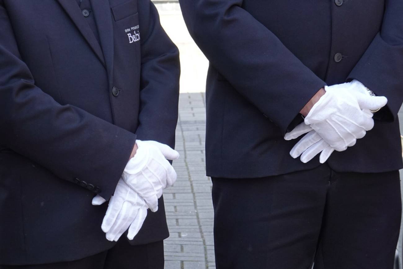 Praca za 7 tys. złotych z umową o pracę. Wymagania dla grabarza