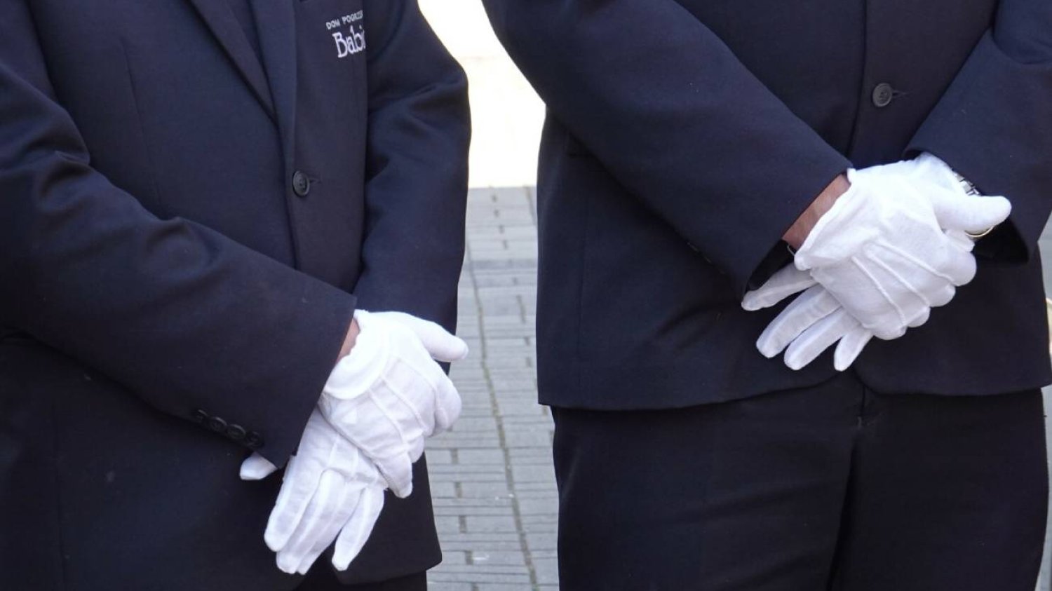 Praca za 7 tys. złotych z umową o pracę. Wymagania dla grabarza