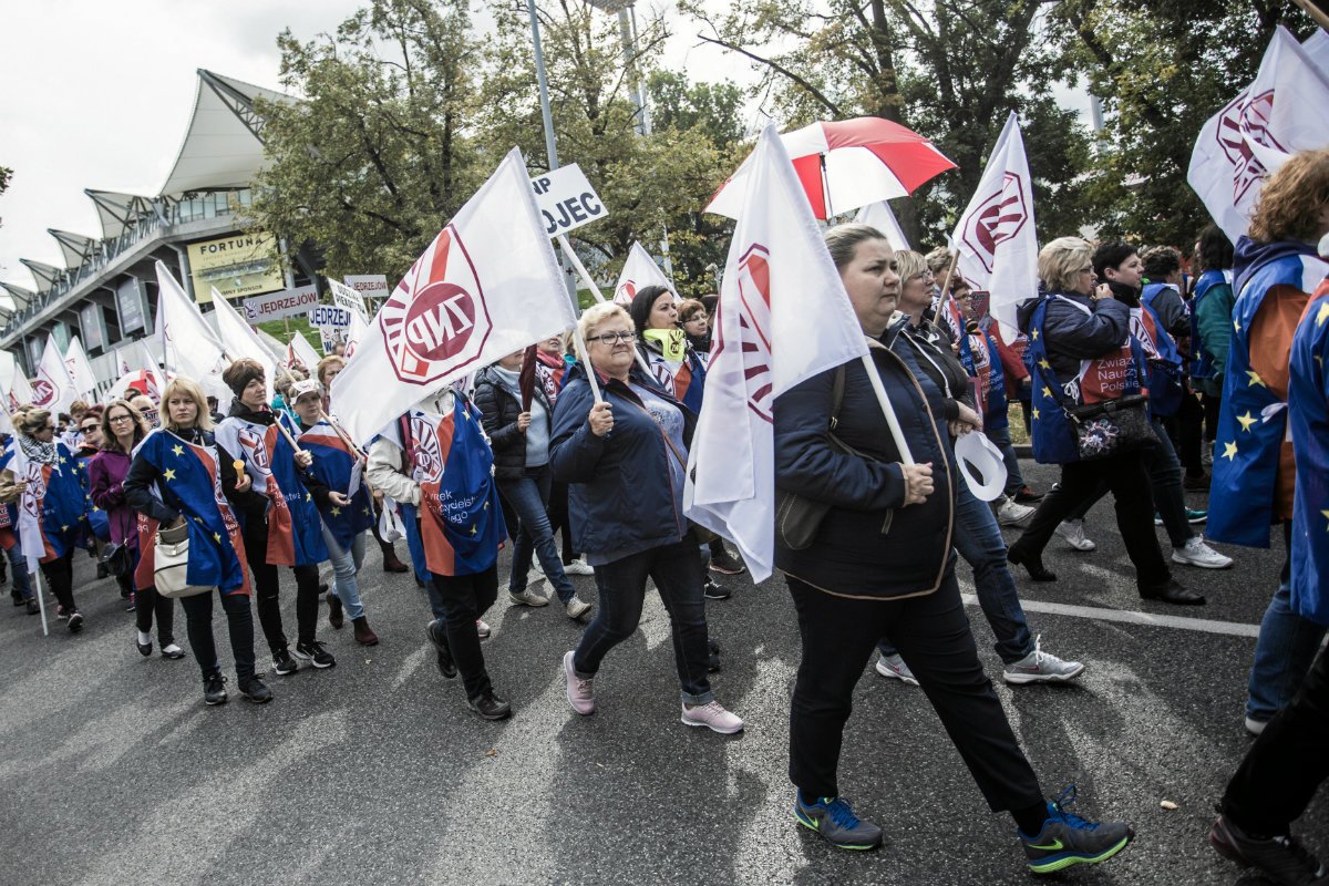 Głównym postulatem nauczycieli jest zwiększenie pensji zasadniczej o 1000 zł. Bez tego nie ma mowy o odstąpieniu od strajku.