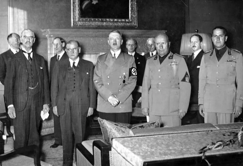 Sygnatariusze układu monachijskiego, który nie przyniósł chluby europejskiej demokracji.