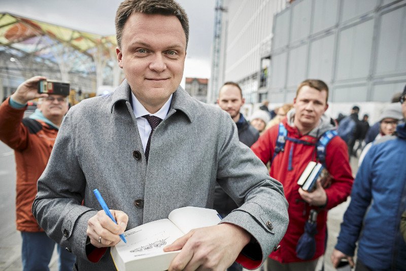 Szymon Hołownia znany jako katolicki publicysta nie ukrywa swoich konserwatywnych poglądów w wielu kwestiach.