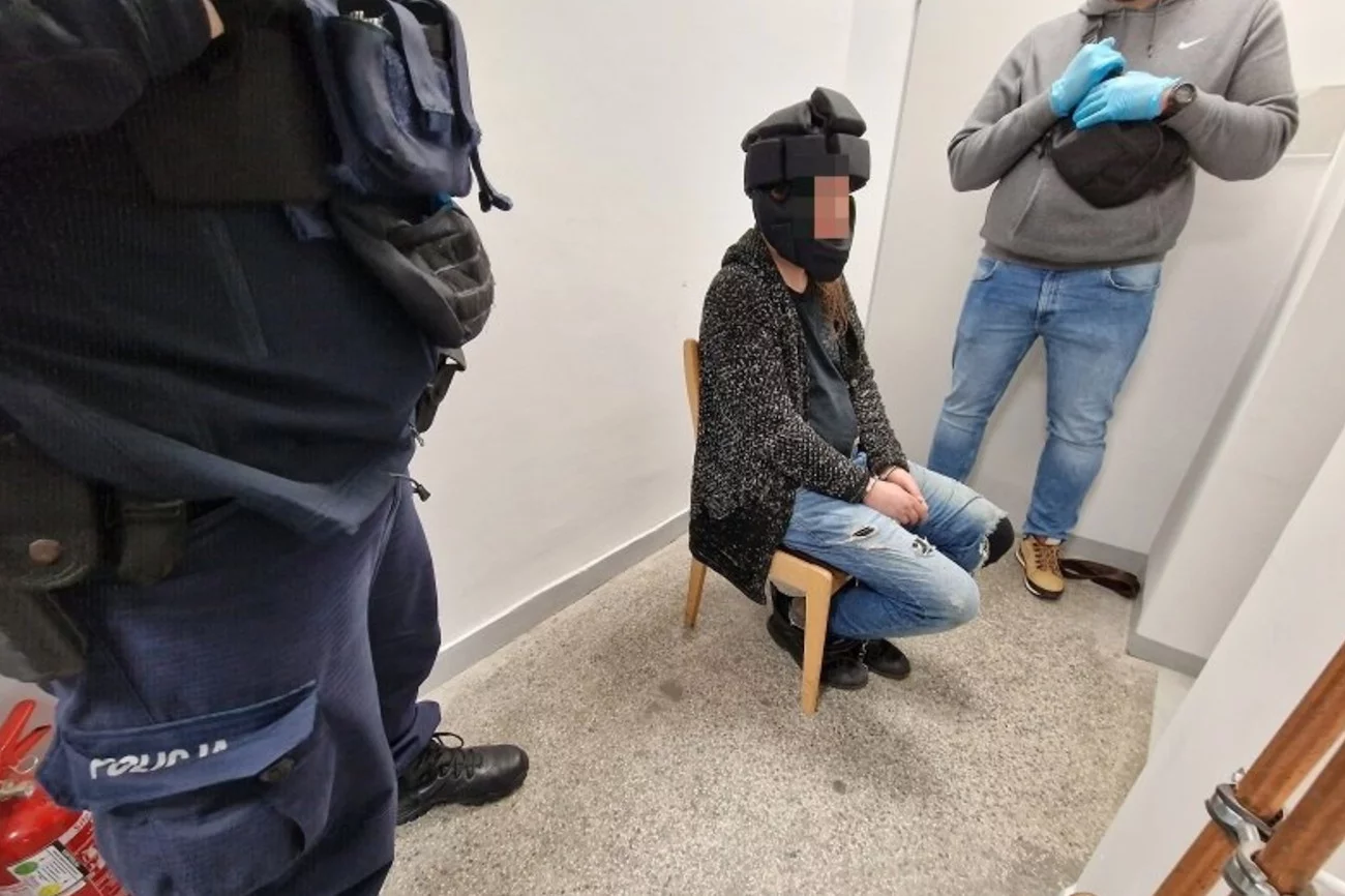 Maksymilian F. postrzelił w głowę dwóch funkcjonariuszy w trakcie konwojowania.