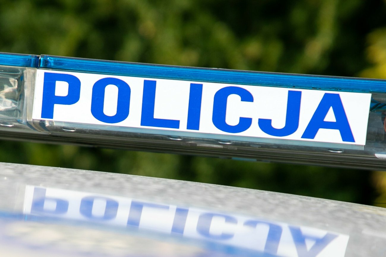 Policjant ze Ścinawy znalazł zmarzniętą i pijaną 12-latkę przy brzegu rzeki. Policjant ze Ścinawy znalazł zmarzniętą i pijaną 12-latkę przy brzegu rzeki.