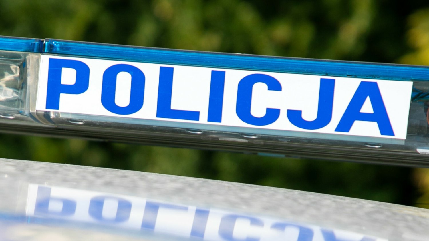 Policjant ze Ścinawy znalazł zmarzniętą i pijaną 12-latkę przy brzegu rzeki. Policjant ze Ścinawy znalazł zmarzniętą i pijaną 12-latkę przy brzegu rzeki.