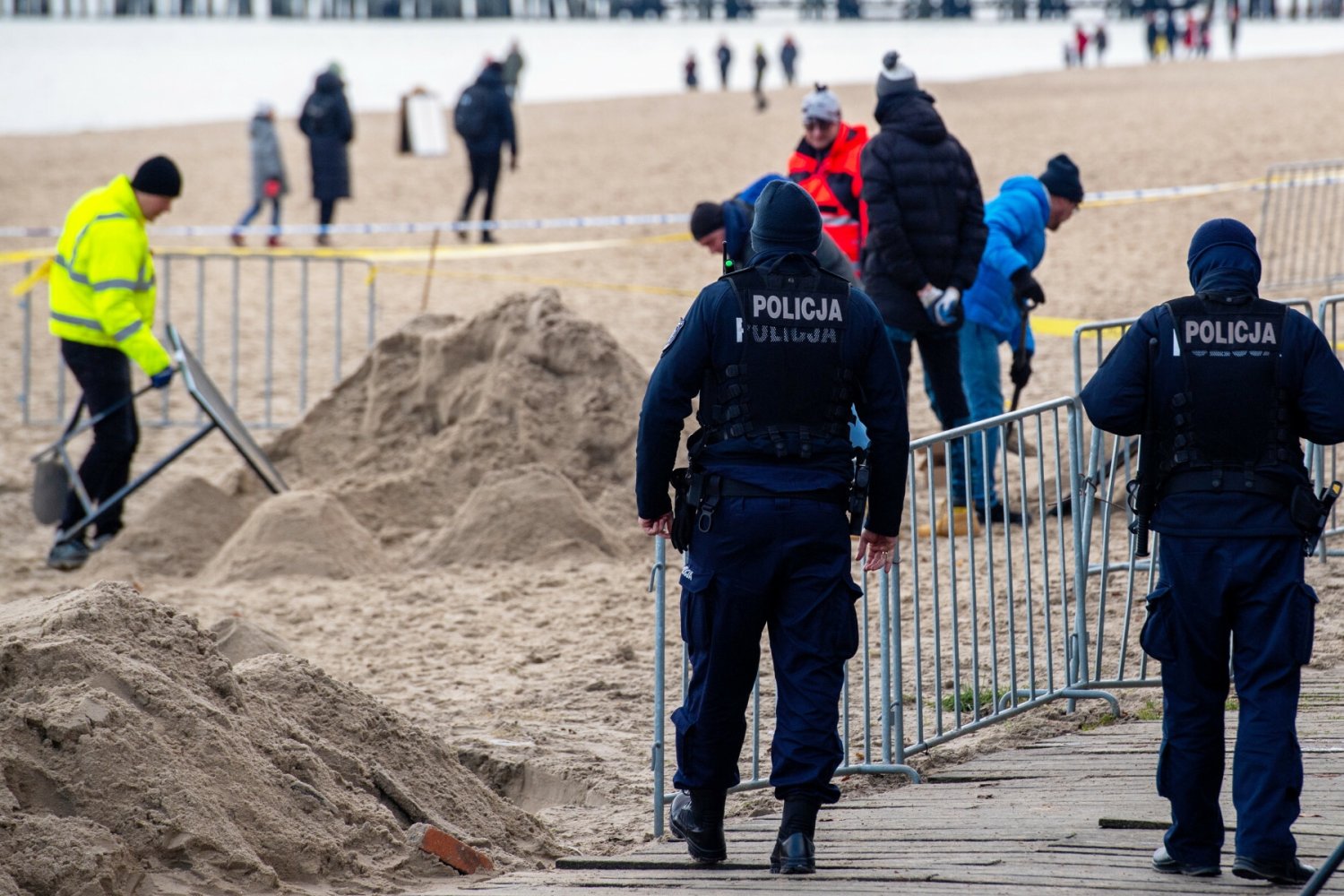 Działania policji przy dawnej Zatoce Sztuki