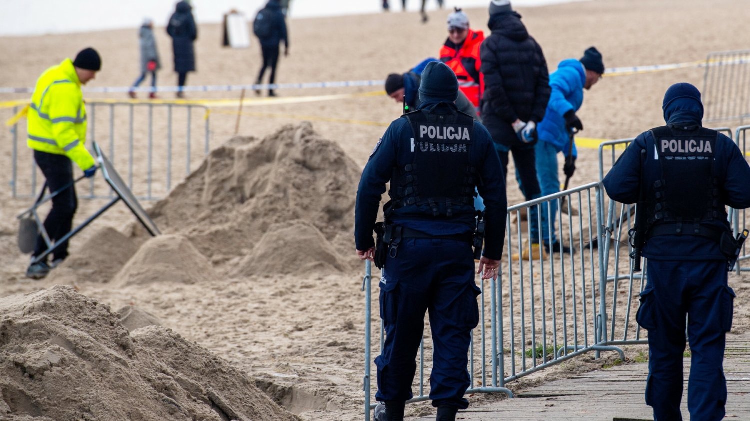 Działania policji przy dawnej Zatoce Sztuki