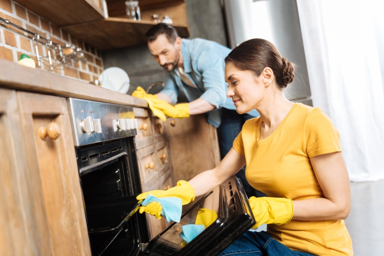 W przedświątecznych porządkach w domu pomogą sprawdzone środki czystości marki Gold Drop.