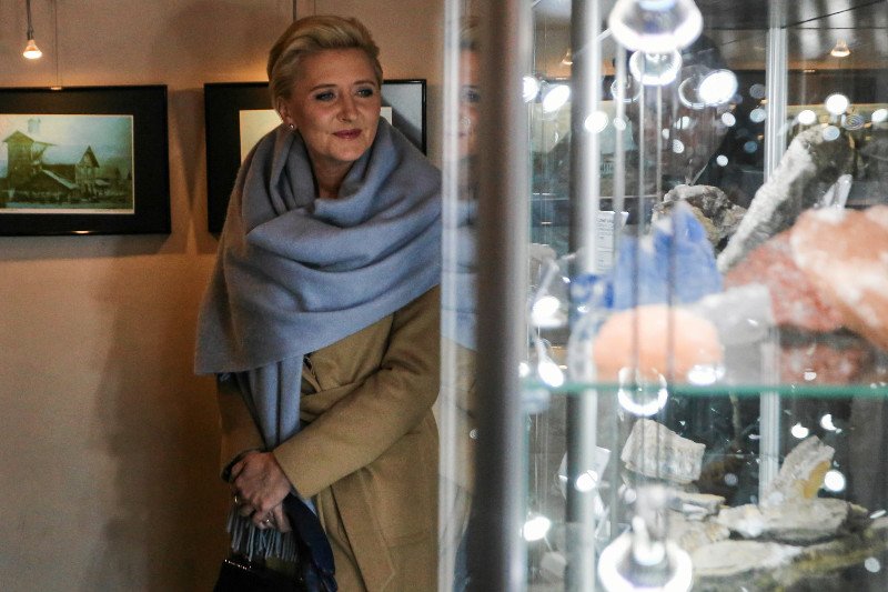 Agata Kornauser-Duda przez wiele lat pracowała jako nauczycielka języka niemieckiego w szkole średniej w Krakowie.