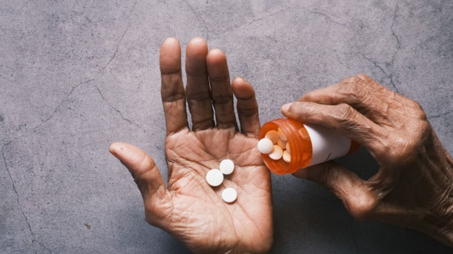 Trump mówi, że Tylenol (paracetamol) przyjmowany przez kobiety w ciąży, może wywołać autyzm u ich dzieci. Eksperci uważają te teorie za szkodliwe. Trump mówi, że Tylenol (paracetamol) przyjmowany przez kobiety w ciąży, może wywołać autyzm u ich dzieci. Eksperci uważają te teorie za szkodliwe.
