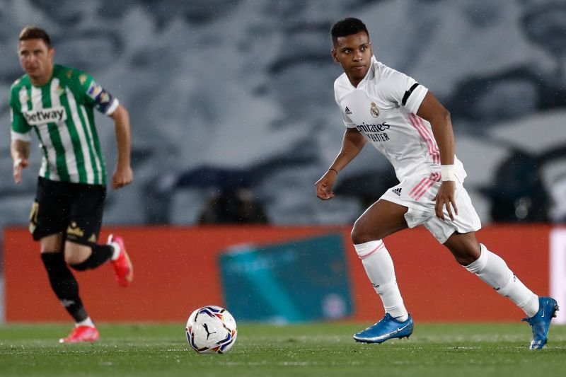 Real zatrzymany w Madrycie, wielcy rywale tylko na to czekali