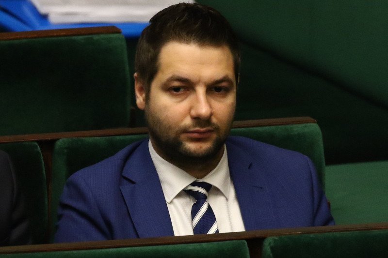 Wiceministrowi Patrykowi Jakiemu nie uda się uniknąć procesu. SN zmienił decyzję Sądu Apelacyjnego.