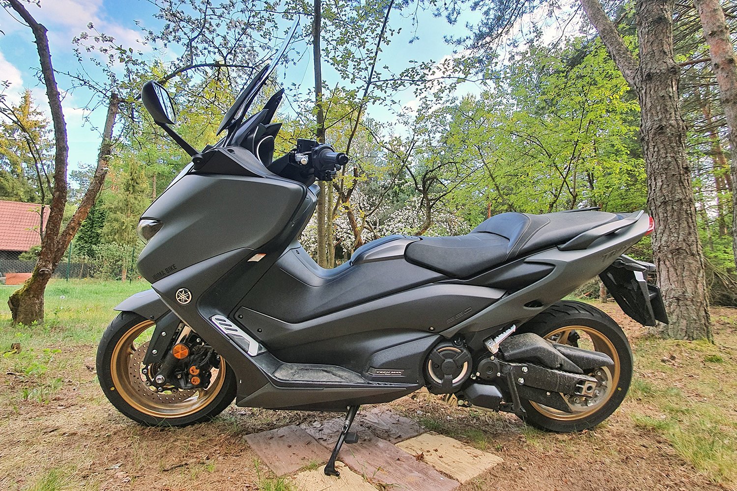 Yamaha T-Max to skuter, który niejednego może zaskoczyć.