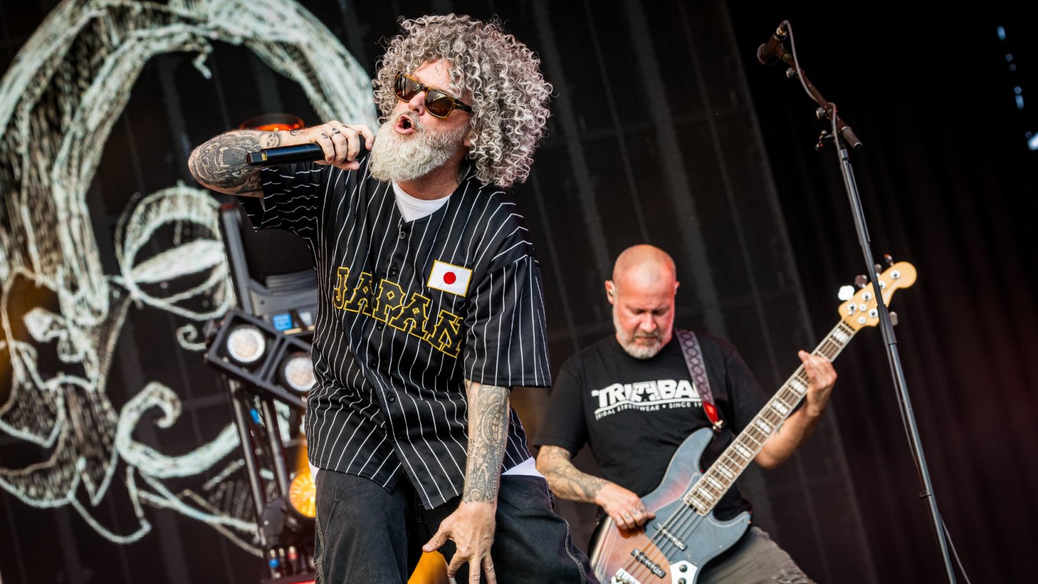 Jak przygotować się na koncert Limp Bizkit? Ten zestaw to wehikuł do lat 90.