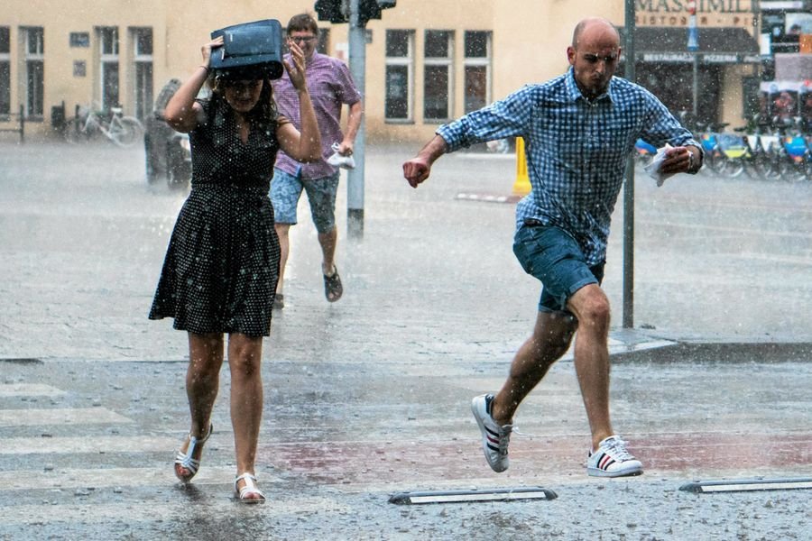 Intensywne opady deszczu spodziewane są w całej Polsce.