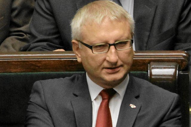 Poseł Pięta (PiS) chce, by przed Konstytucją chronili go policjanci.