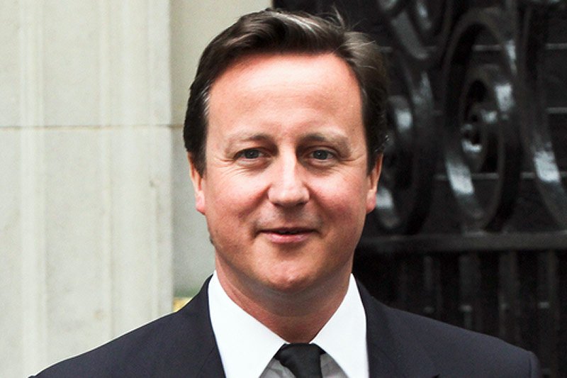 Premier Wielkiej Brytanii David Cameron musiał przepraszać za kolokwialną wypowiedź na temat królowej Elżbiety II.