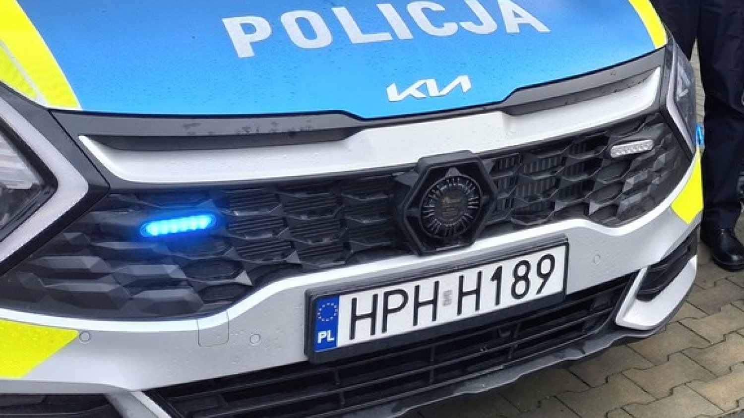 Kierowcy zastanawiają się, co to za puszka z przodu radiowozu. Jest rozwiązanie zagadki Co radiowóz policji ma zamontowane w zderzaku?