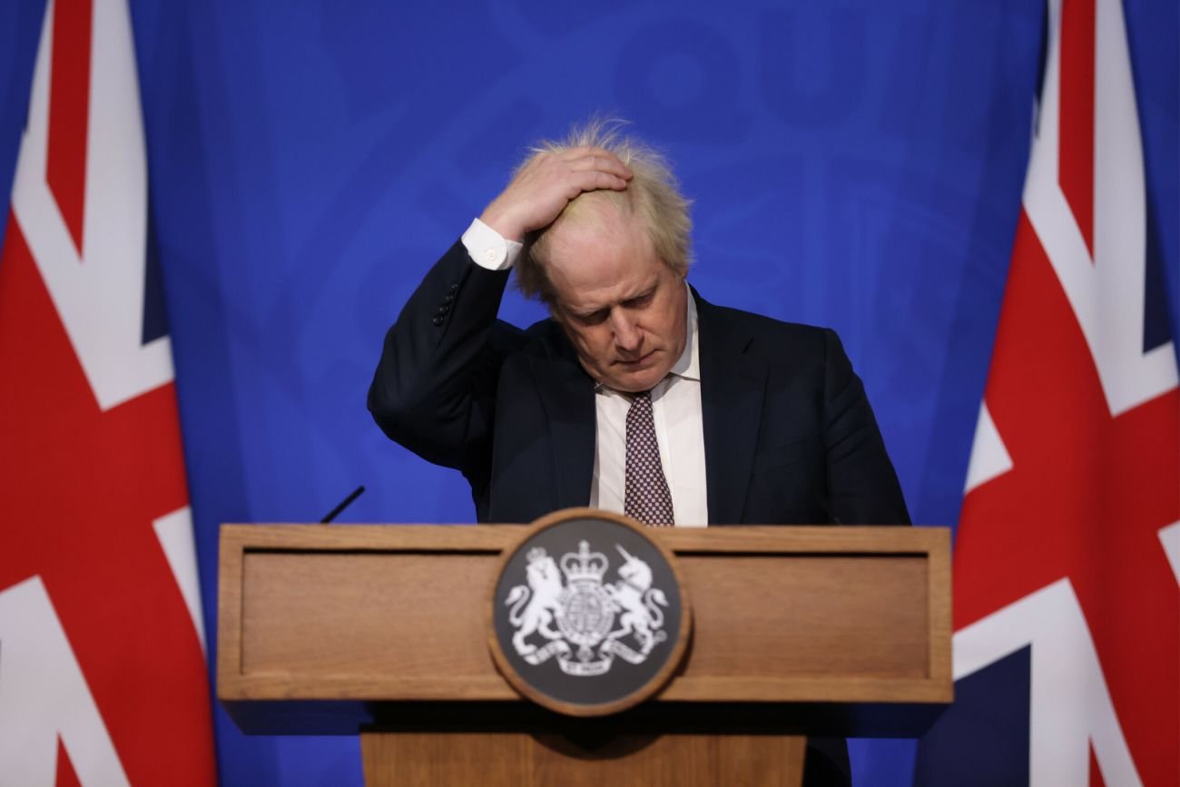 Boris Johnson na konferencji prasowej w Londynie.