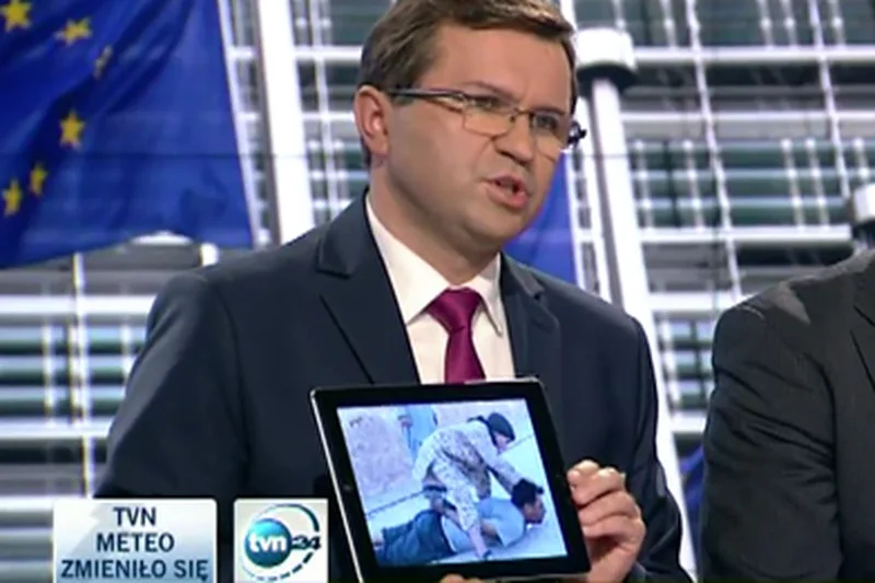 Poseł Girzyński pokazuje zdjęcie 10-letniego dżihadysty: "takie dzieci chcecie nam sprowadzić".