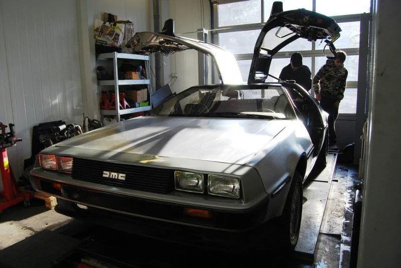 Delorean jeszcze przed założeniem turbiny.