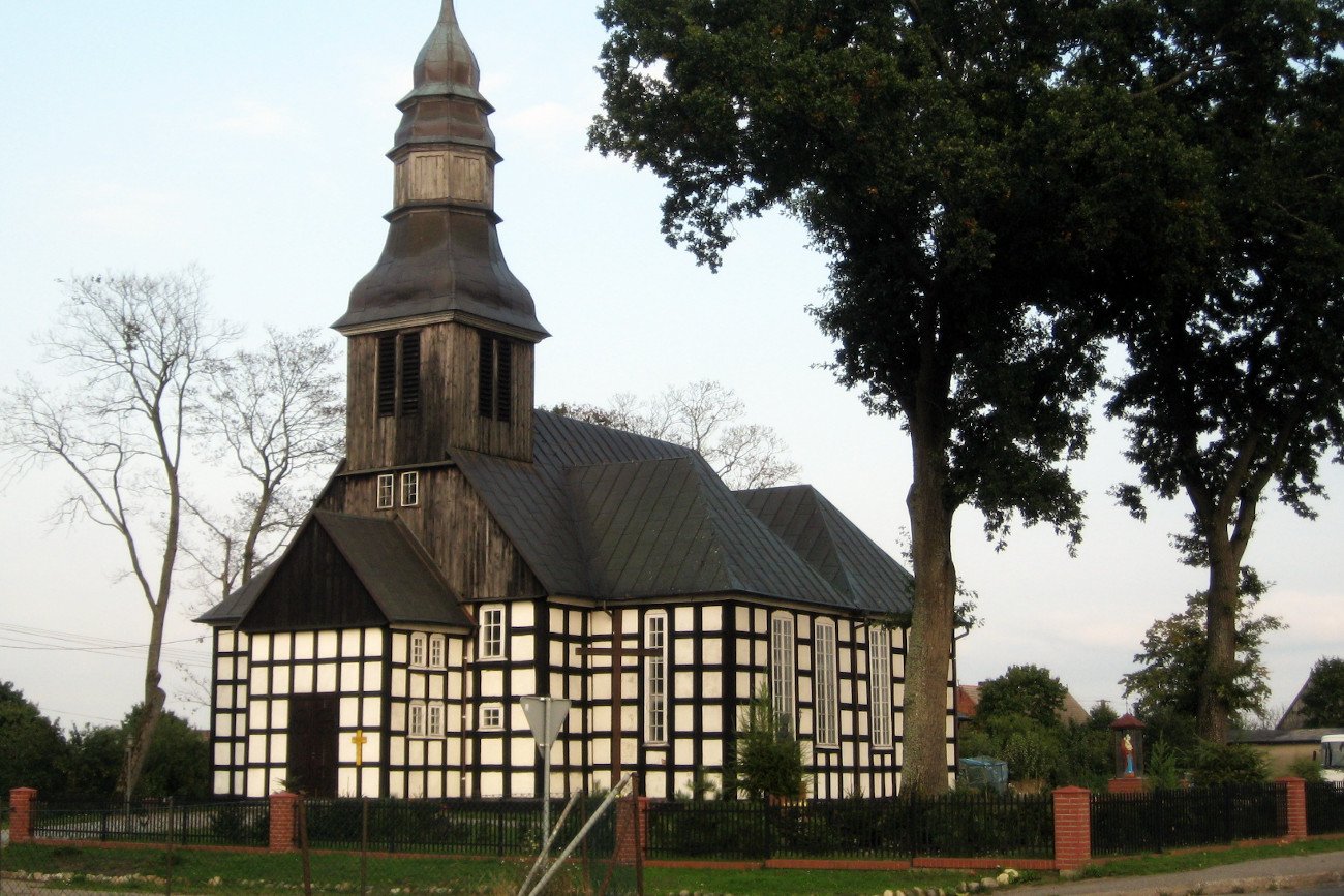 Kościół św. Wawrzyńca Męczennika w Brzeziu. Tu parafianie buntują się przeciwko proboszczowi.