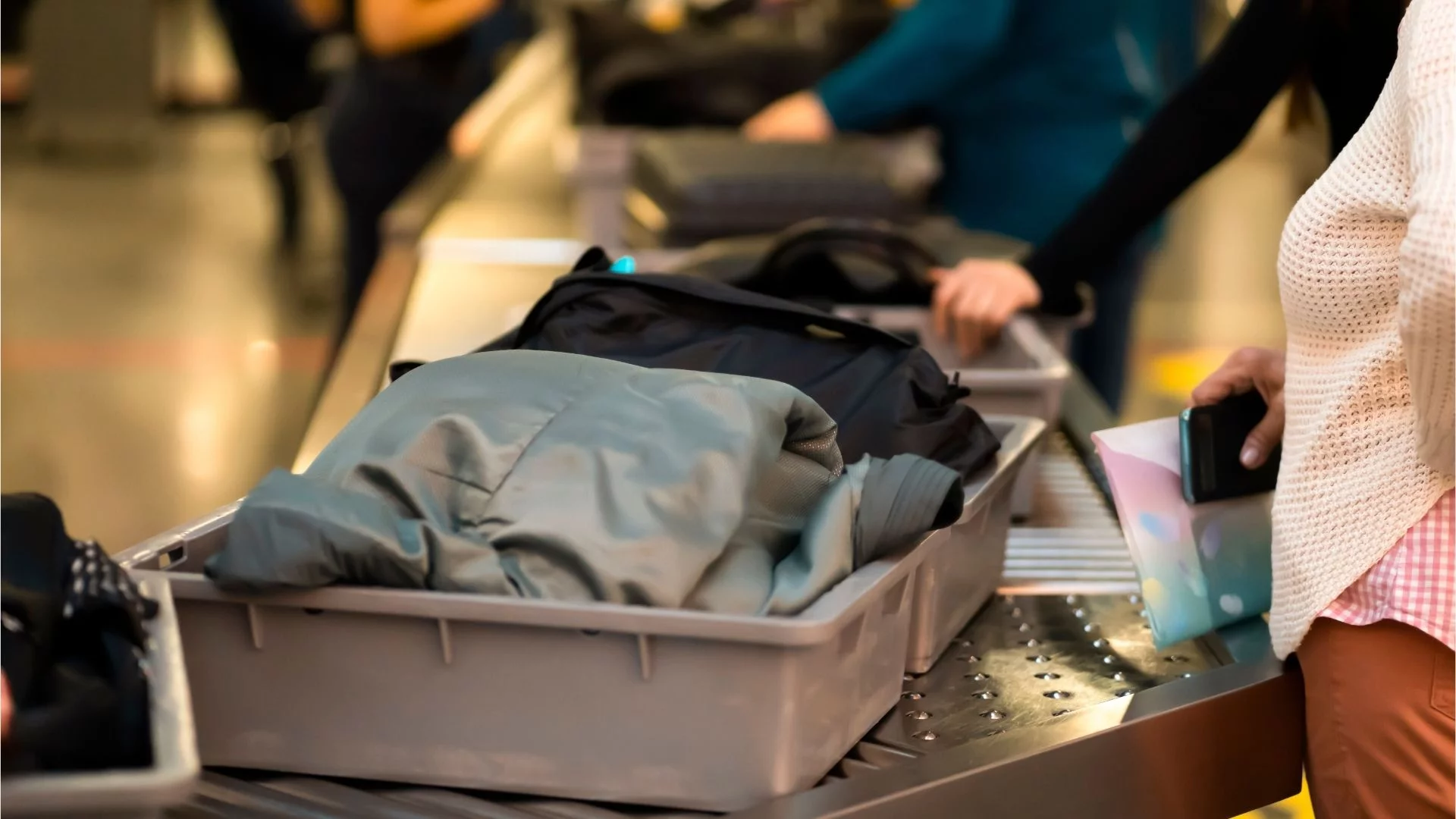 Błyskawiczna kontrola osobista na lotnisku? Mam dla was 9 trików - jeszcze podziękujecie