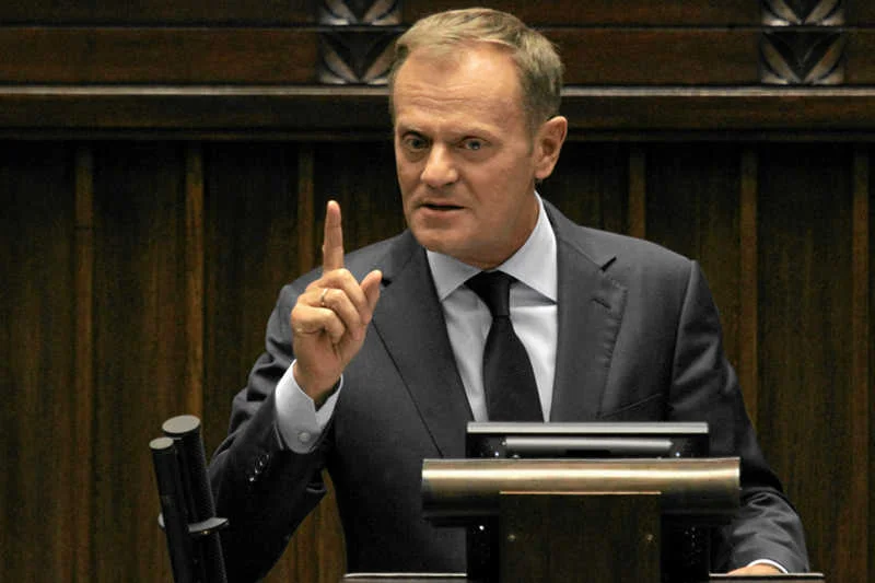 Premier Donald Tusk w programie "Tomasz Lis na żywo" odpowiada na pytania czytelników naTemat.pl